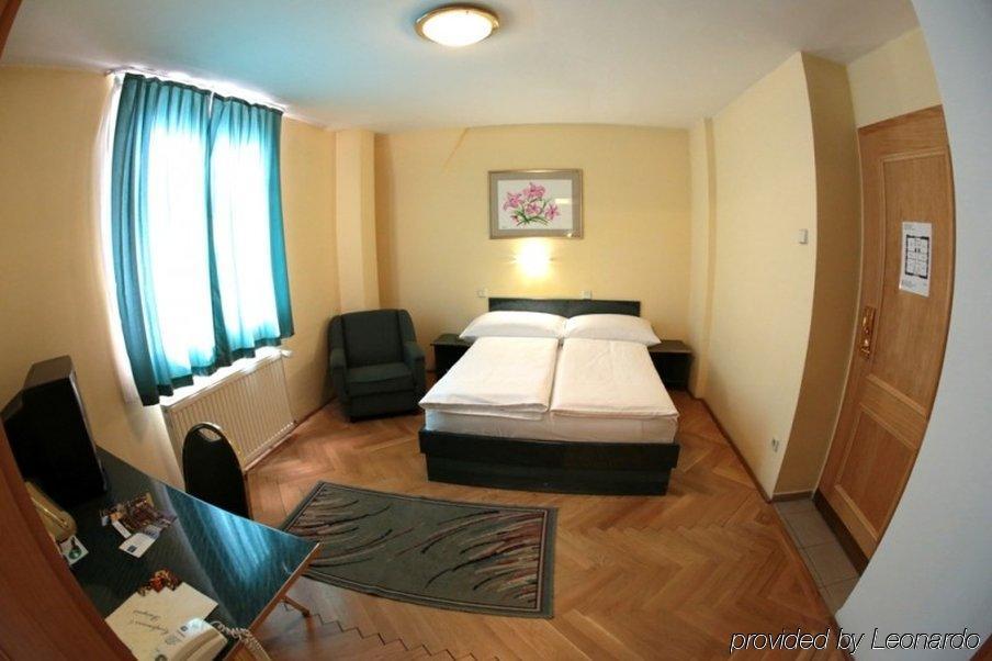 Hotel Bara Будапешт Номер фото